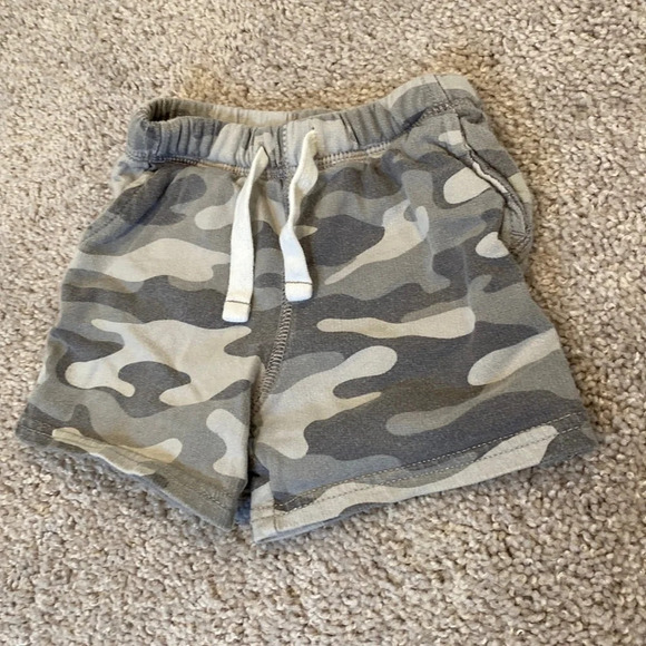 Grey camo shorts - Picture 1 of 2